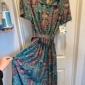 VINTAGE NWT Colorful Leslie Fay dress with shoulder pads